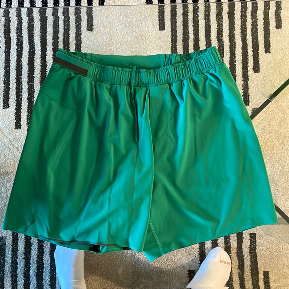 Lululemon Surge Shorts 6” L w Liner